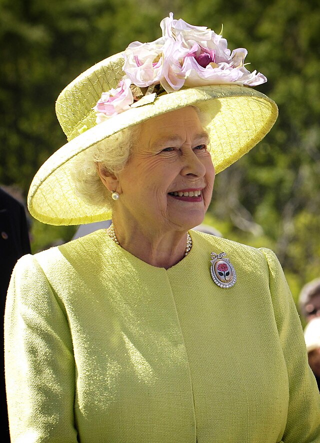 blog-week-2-body-image-3-elizabeth_ii_greets_nasa_gsfc_employees_may_8_2007_edit-public-domain
