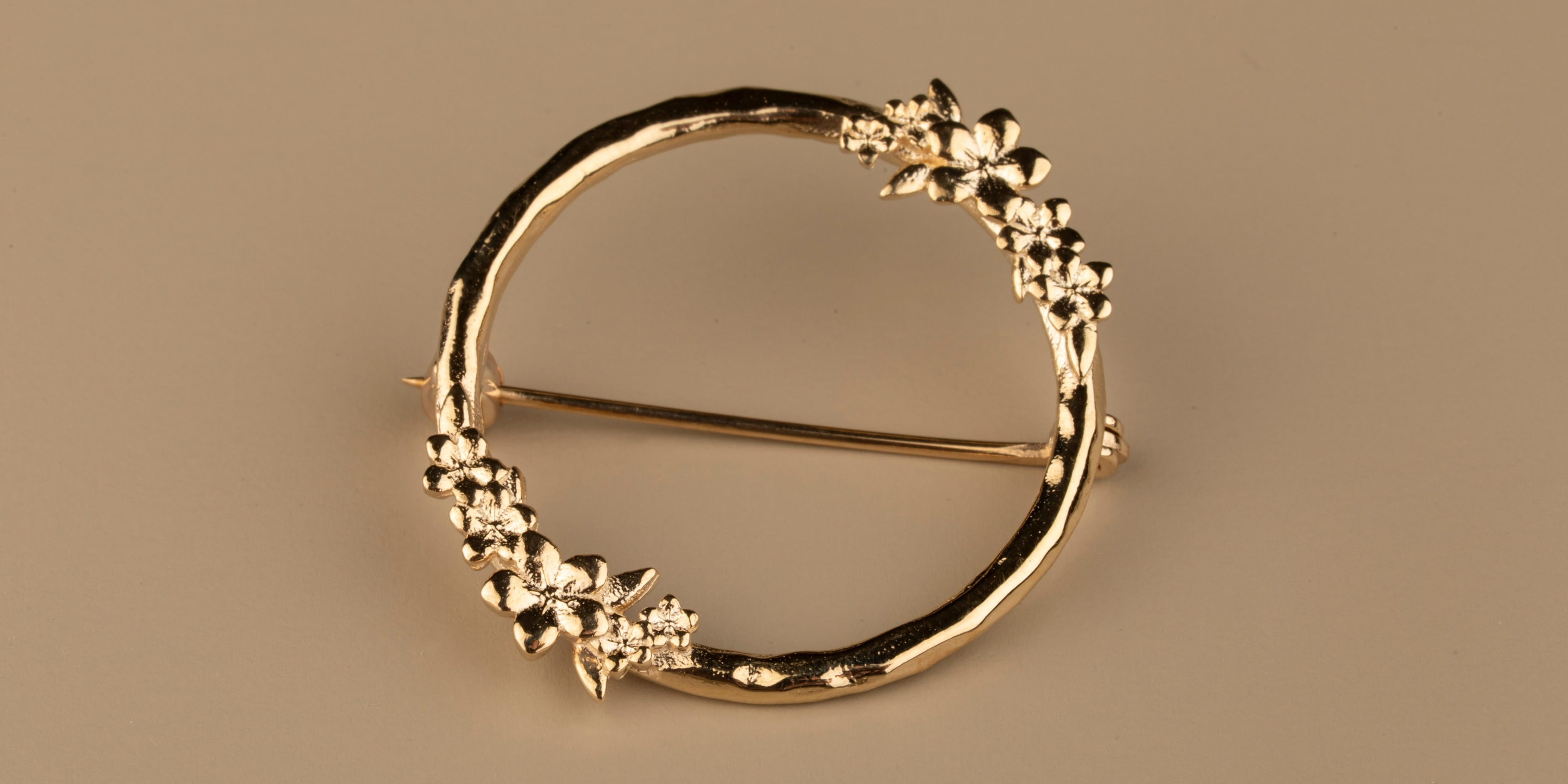 The Forget-Me-Not 'Wreath' Solid 9-carat Gold Brooch