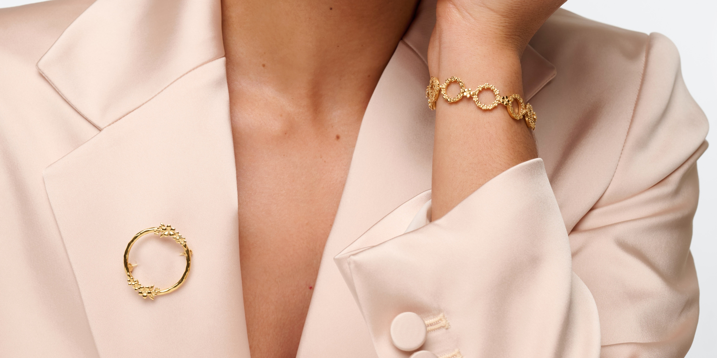 The Forget-Me-Not 'Wreath' Solid 9-carat Gold Brooch