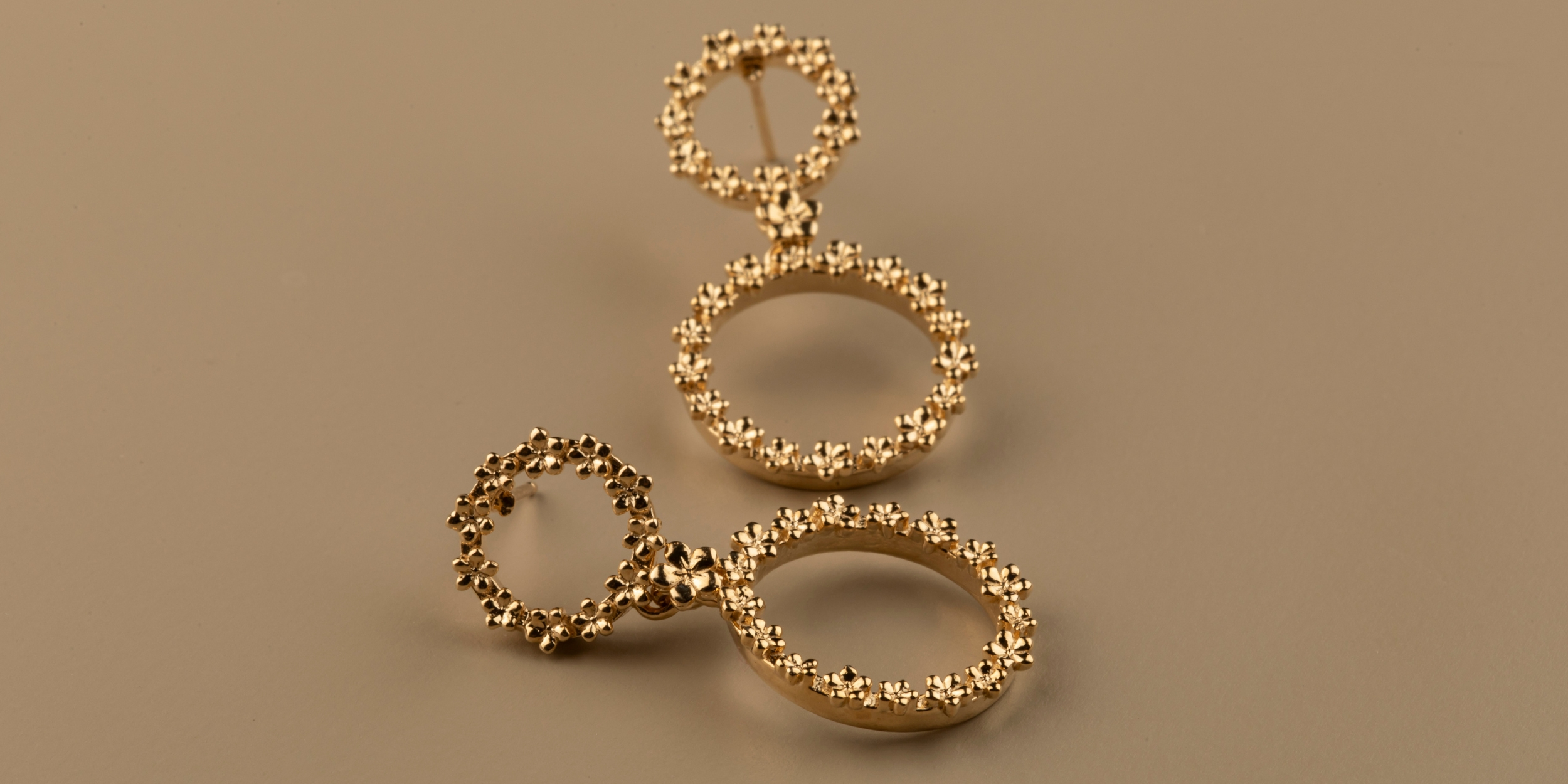 The Forget-Me-Not 'Full Floral Wreath' Drop solid 9-carat Gold Earrings
