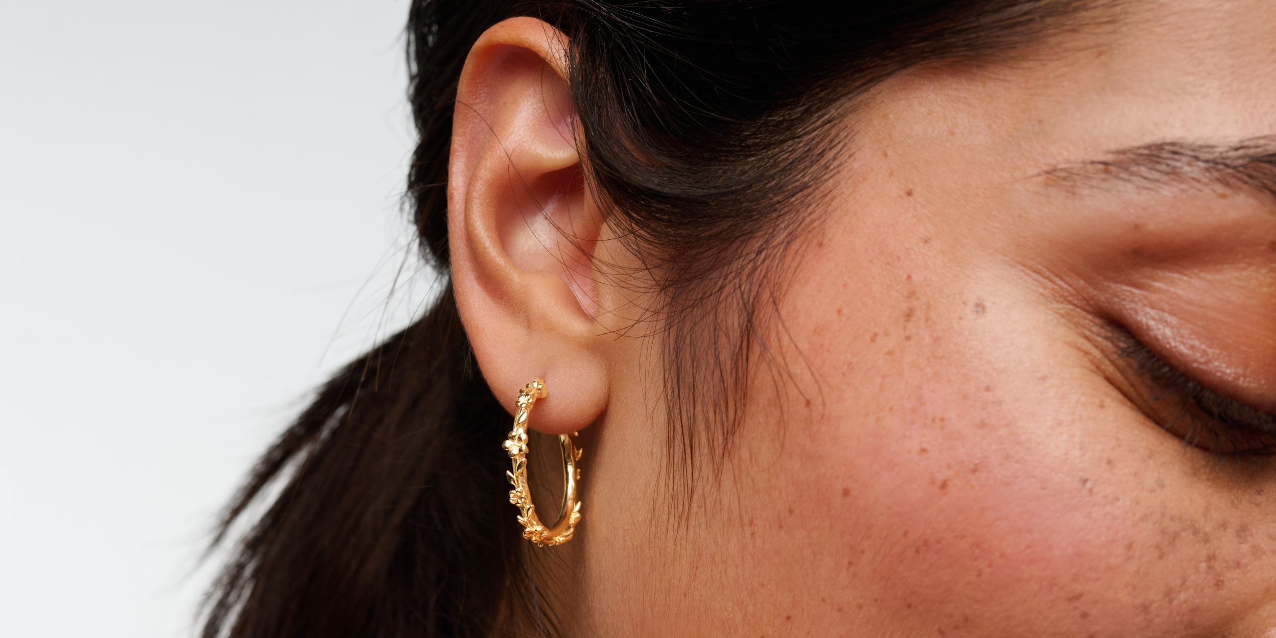The Forget-Me-Not 'Wreath' 9-carat Gold Hoop Earrings