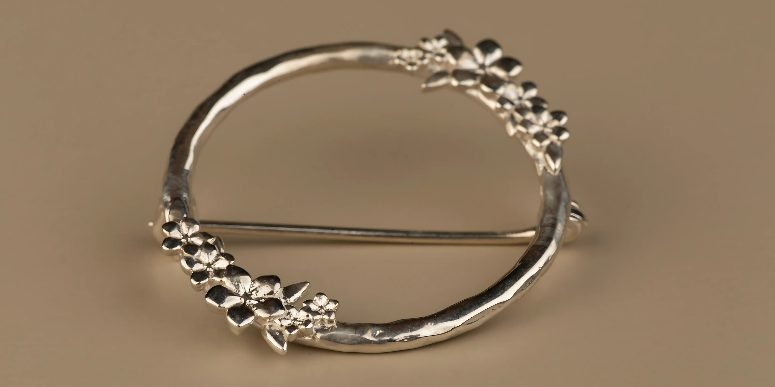The Forget-Me-Not 'Wreath' Silver Brooch