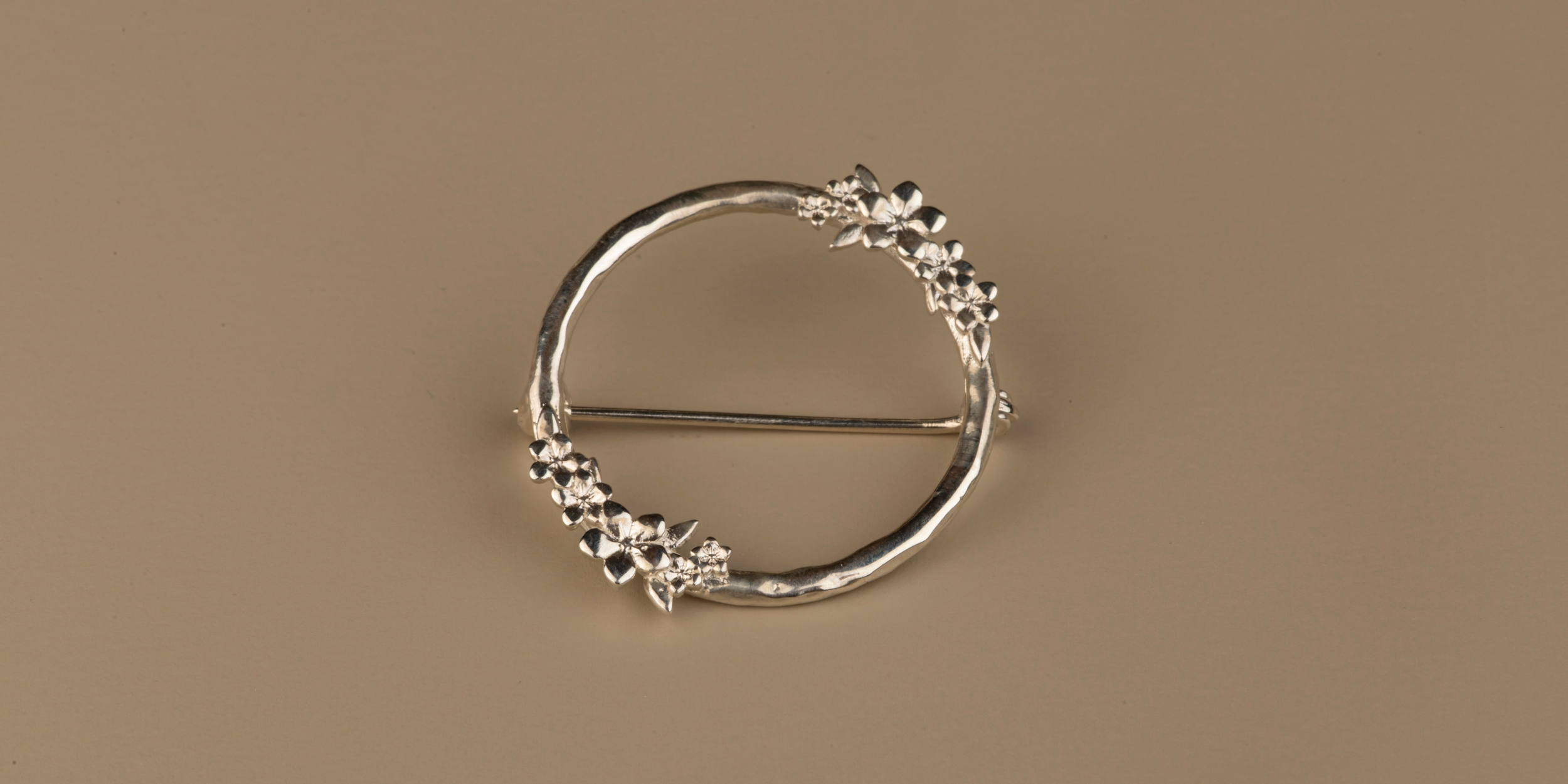 The Forget-Me-Not 'Wreath' Silver Brooch