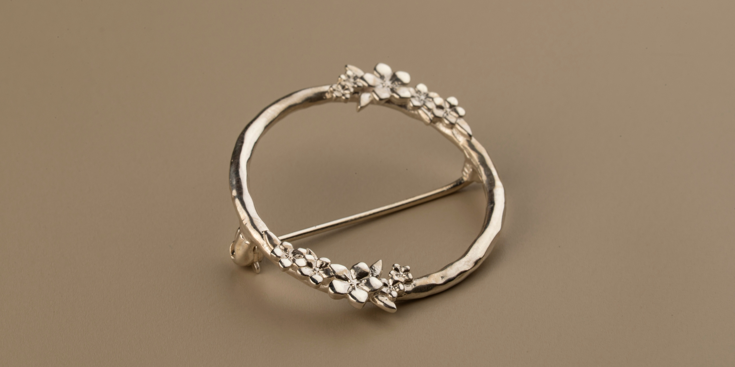 The Forget-Me-Not 'Wreath' Silver Brooch