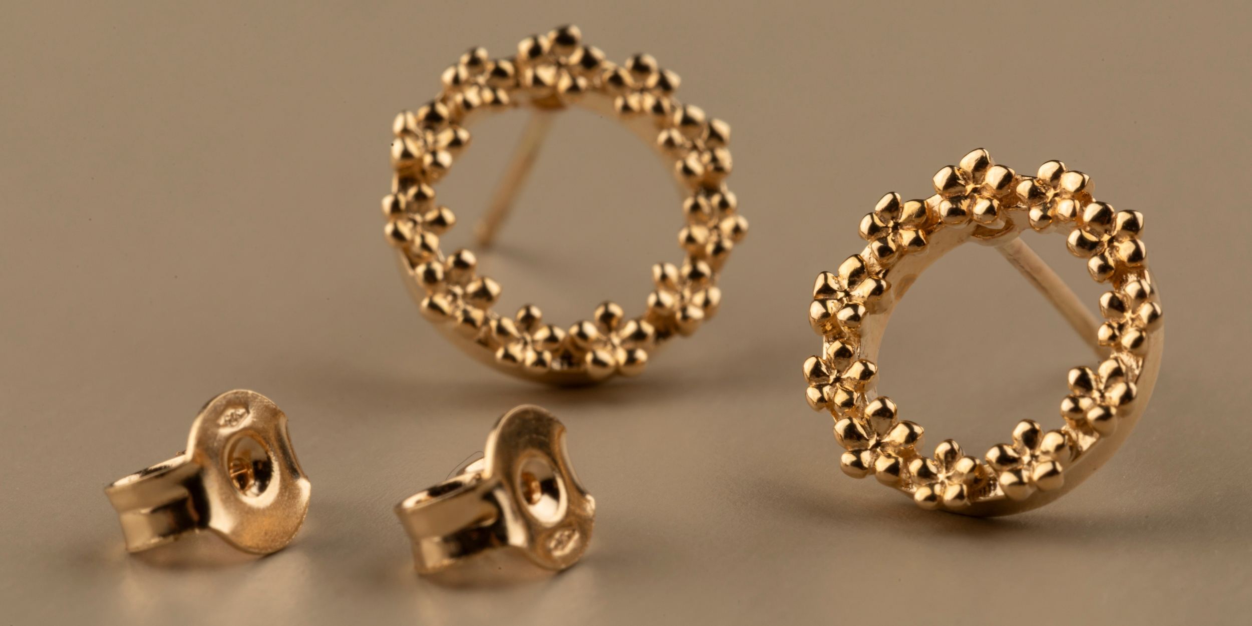 The Forget-Me-Not 'Wreath' 9-carat Gold Stud Earrings