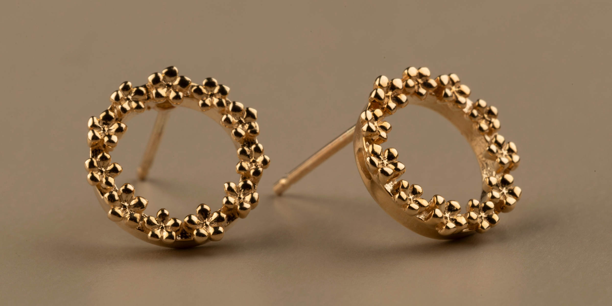 The Forget-Me-Not 'Wreath' 9-carat Gold Stud Earrings