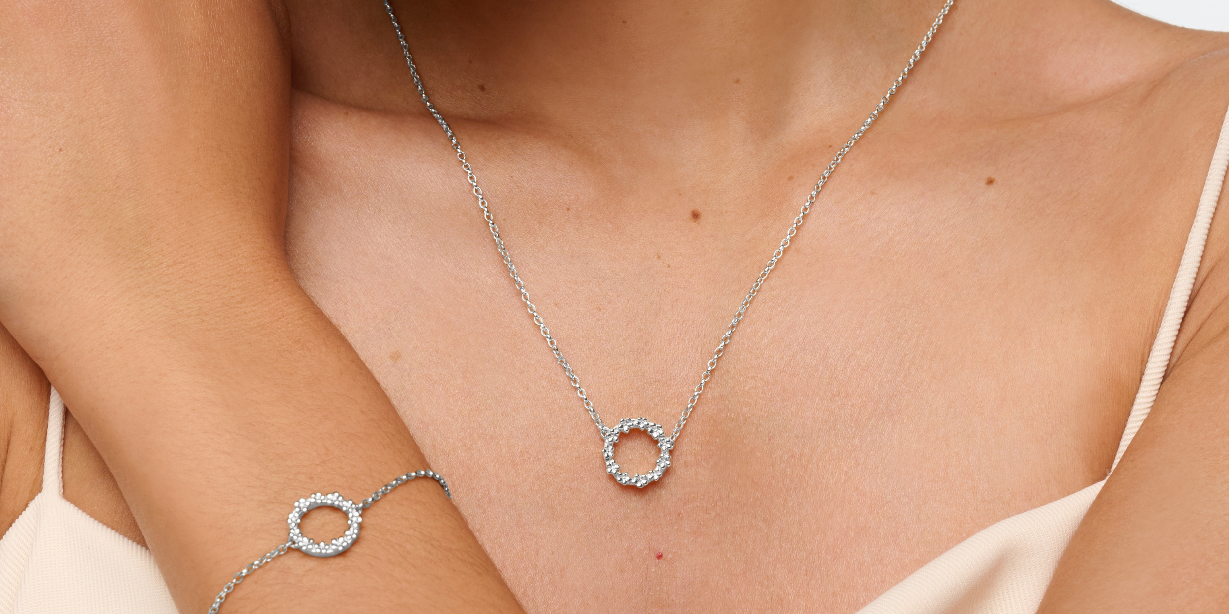 Silver_Wreath_Necklace