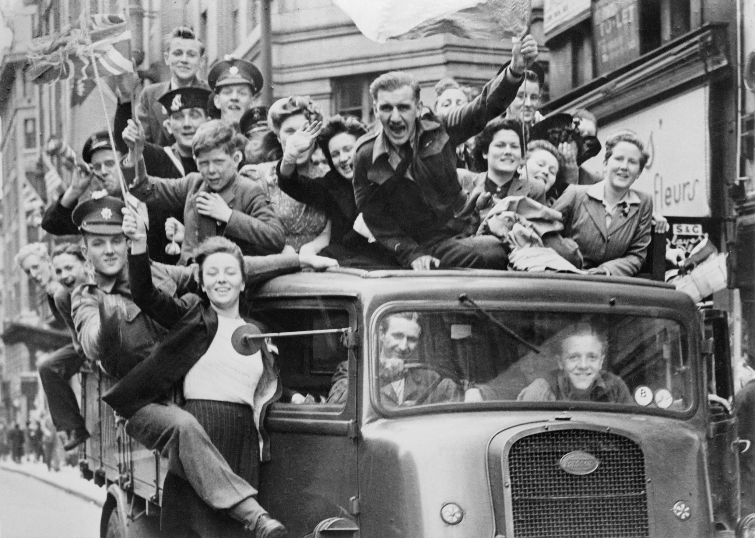 ve-day-celebrations-wiki-commons